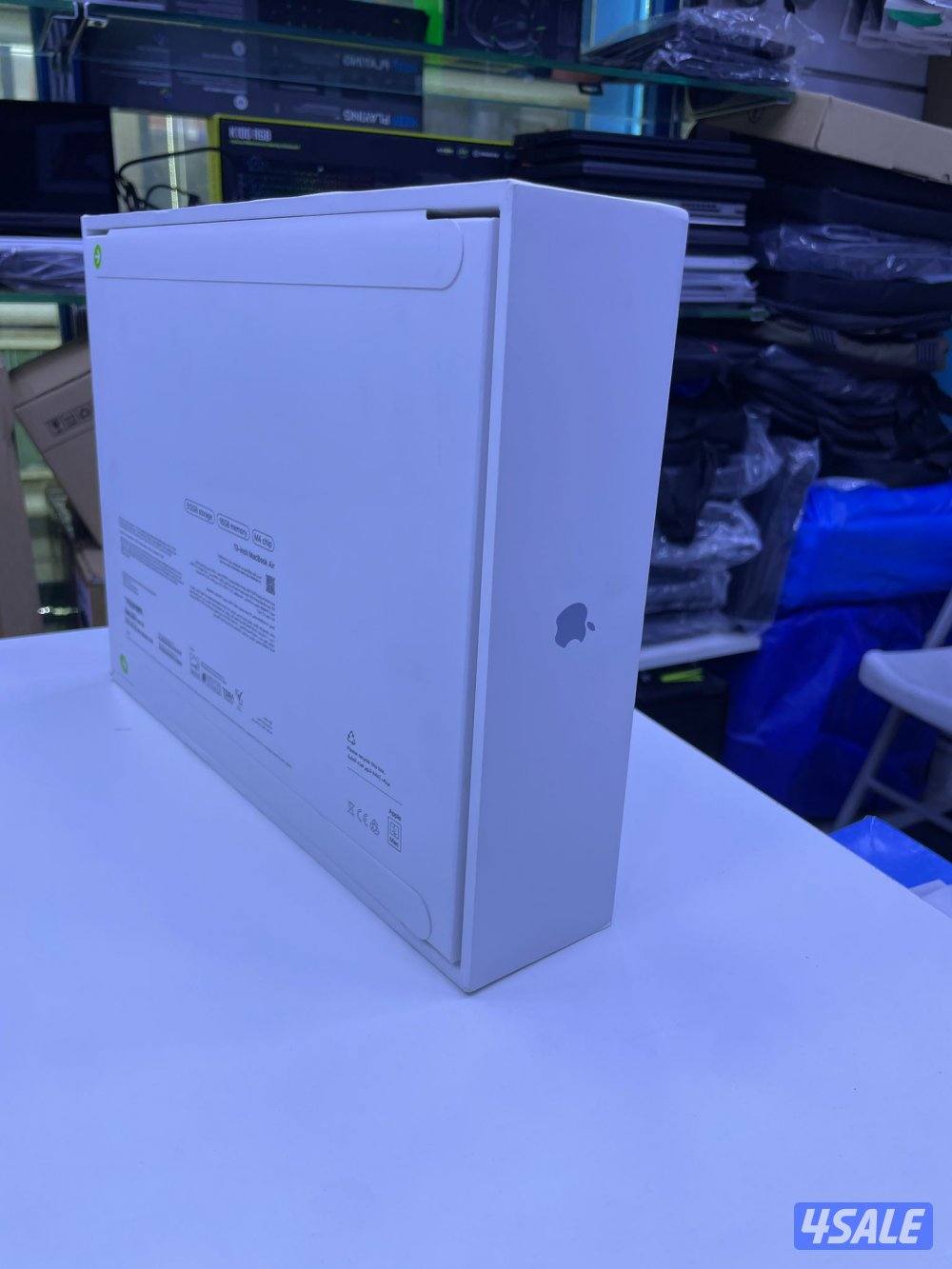للبيع MacBook Air M4 – شاشة 13 انش1