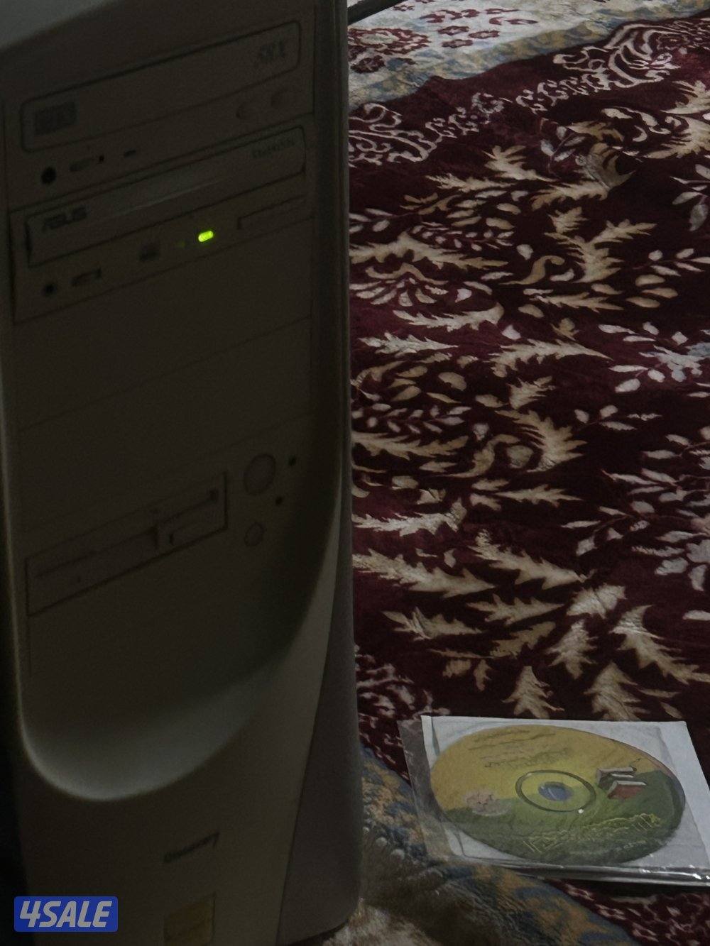 عندي اغراض ( طابعتين ، كمبيوتر ، تلفزيون ، مكتب) كلها قديمه للبيع1