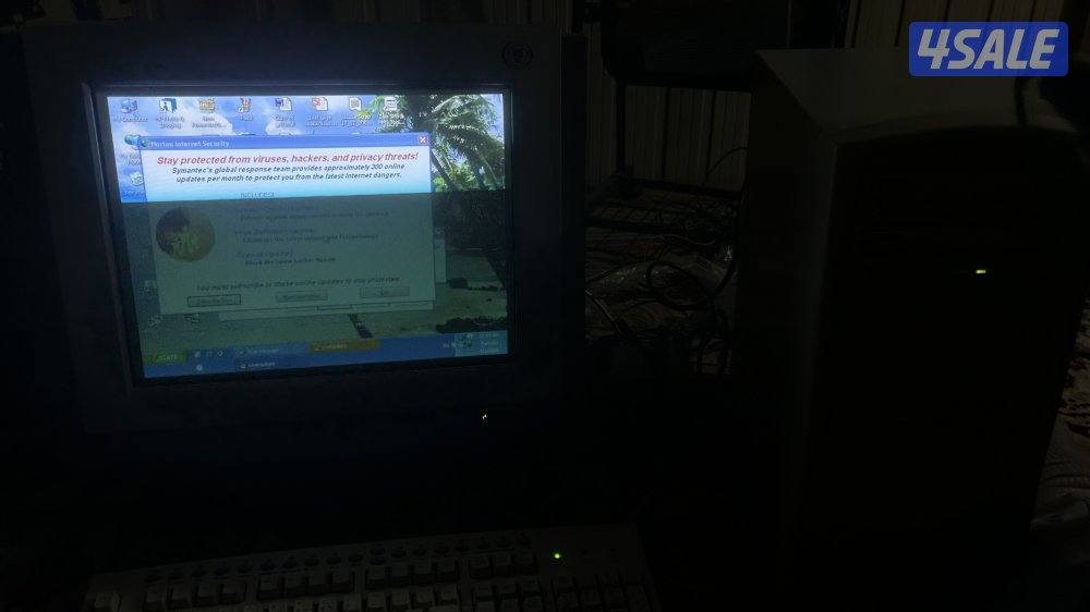 عندي اغراض ( طابعتين ، كمبيوتر ، تلفزيون ، مكتب) كلها قديمه للبيع2