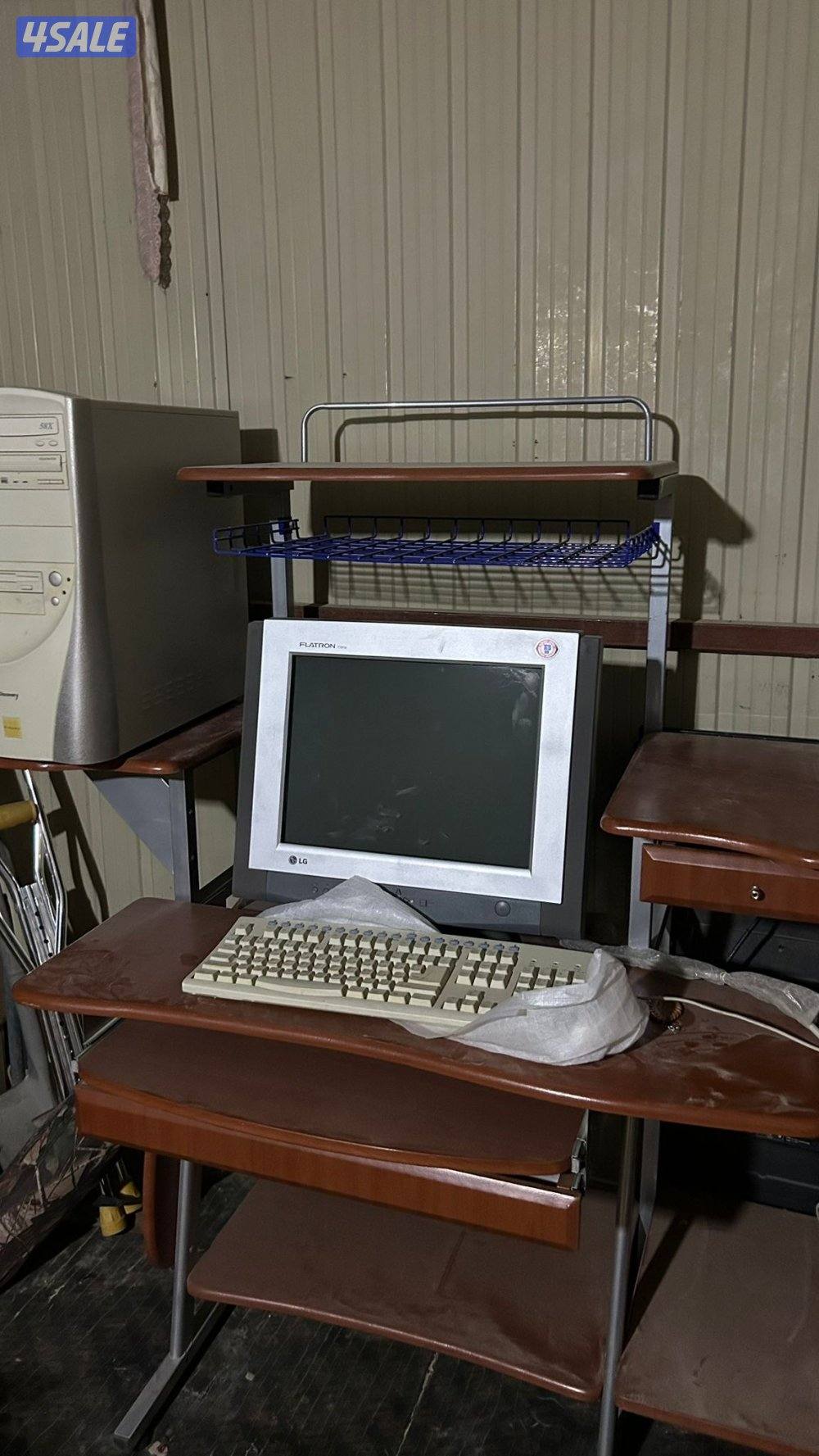 عندي اغراض ( طابعتين ، كمبيوتر ، تلفزيون ، مكتب) كلها قديمه للبيع5