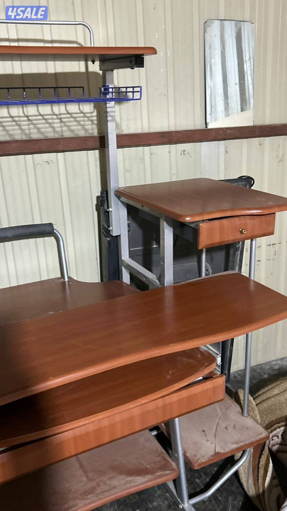 عندي اغراض ( طابعتين ، كمبيوتر ، تلفزيون ، مكتب) كلها قديمه للبيع8