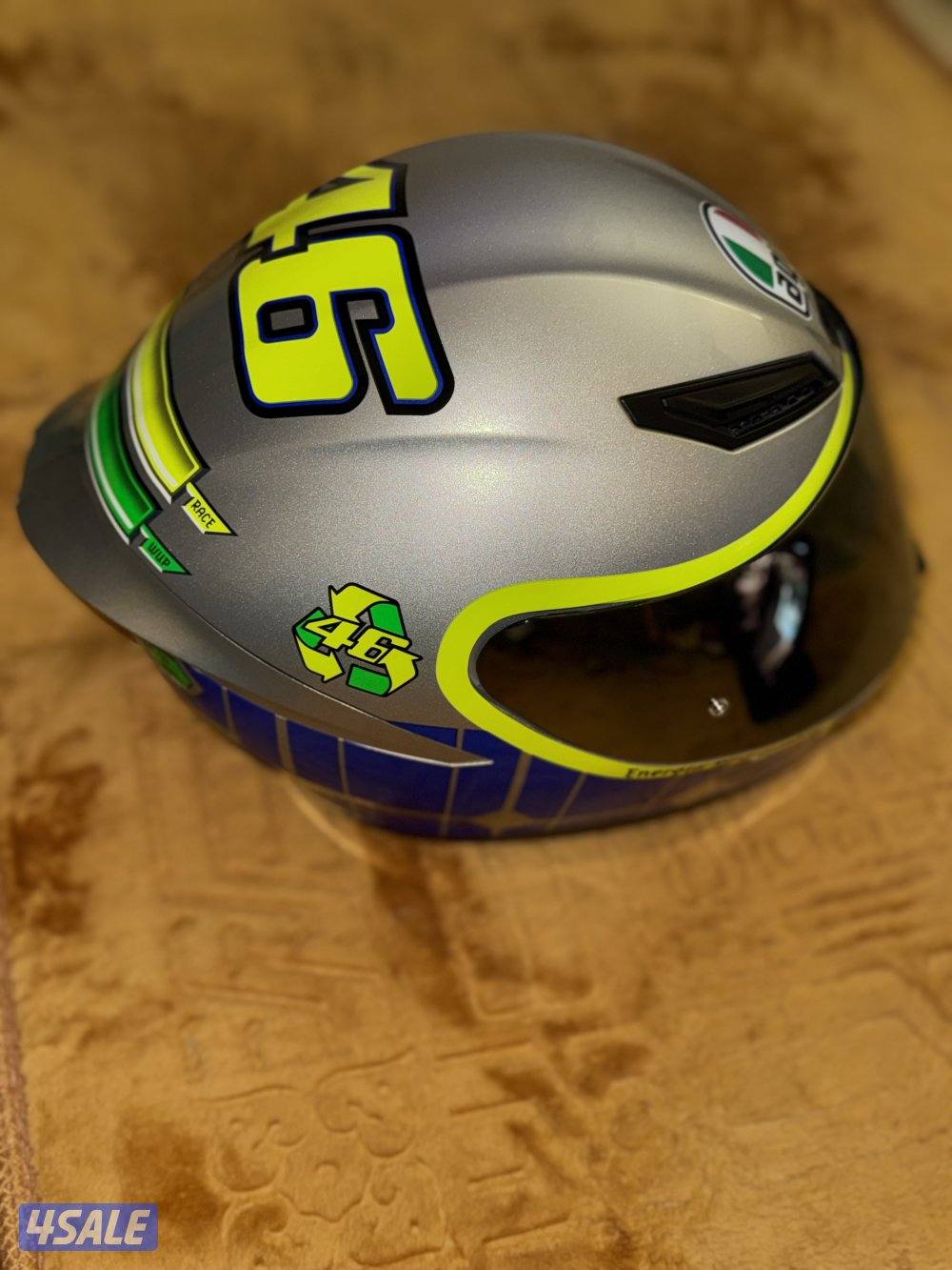 للبيع agv أصلي مع سماعه سينا اصليه4