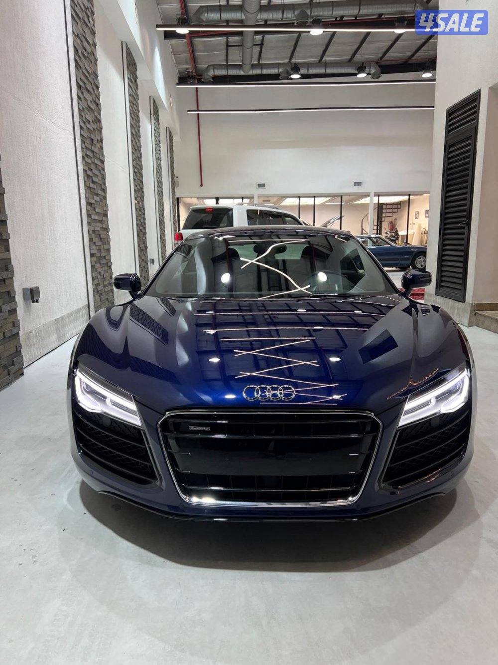 أودي V8 R8  2015 سيارة مخزّنة ماشية ألفين كم فقط لهواة السيارات النادرة0