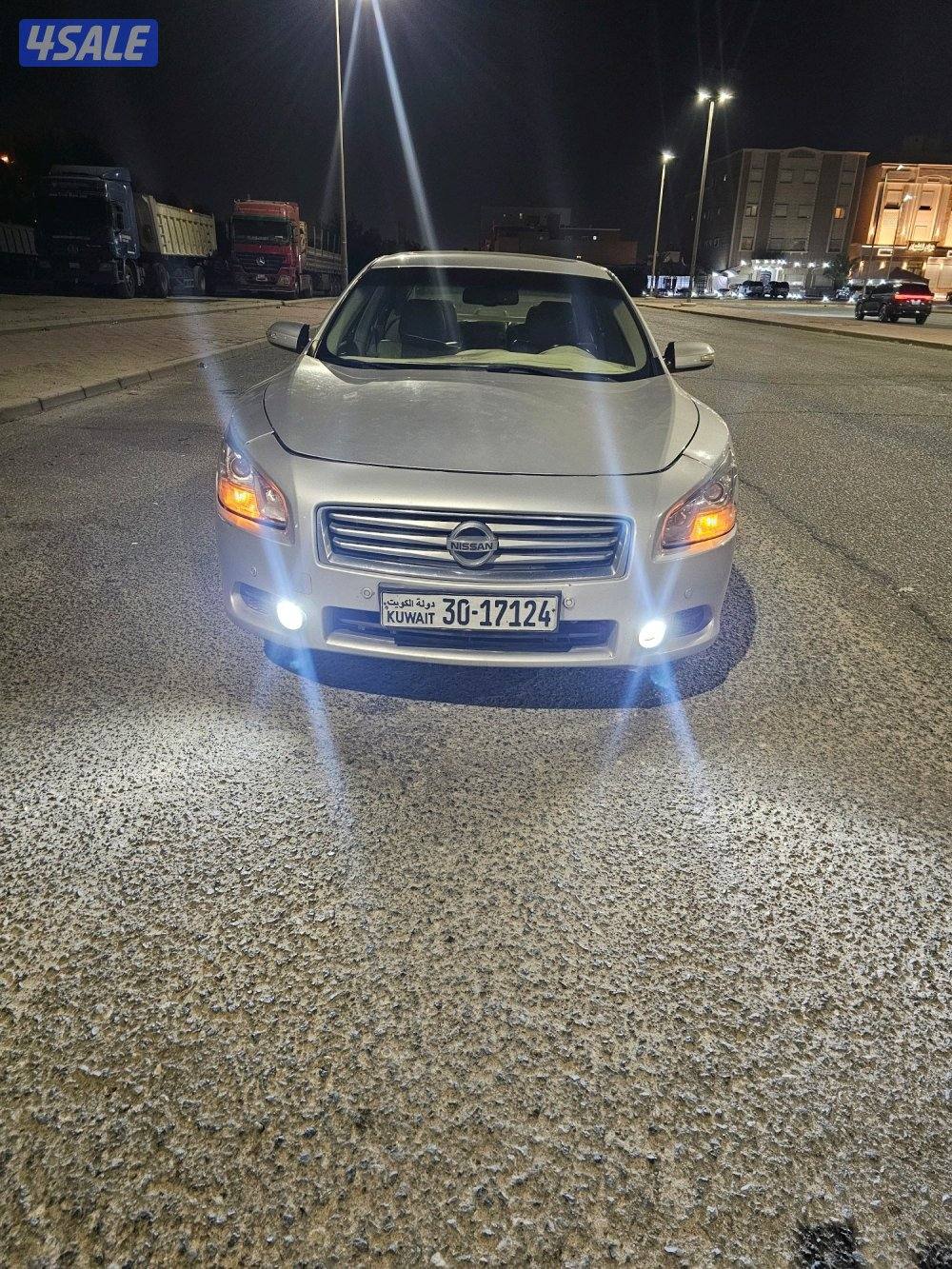 للبيع نيسان ماكسيما 2013  6 سلندر ... عداد 227 الف ...................0