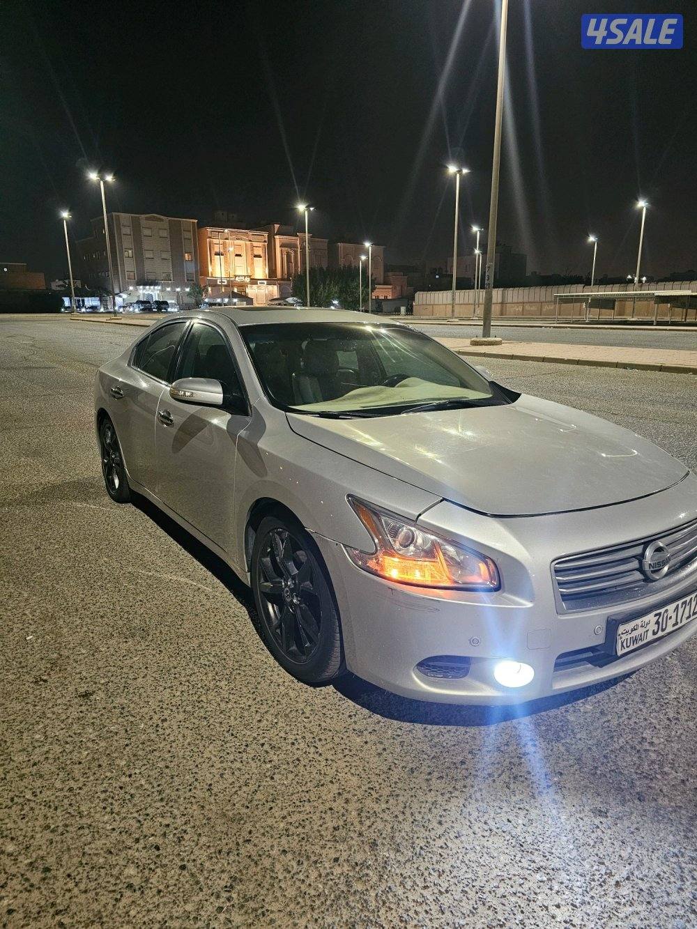 للبيع نيسان ماكسيما 2013  6 سلندر ... عداد 227 الف ...................3