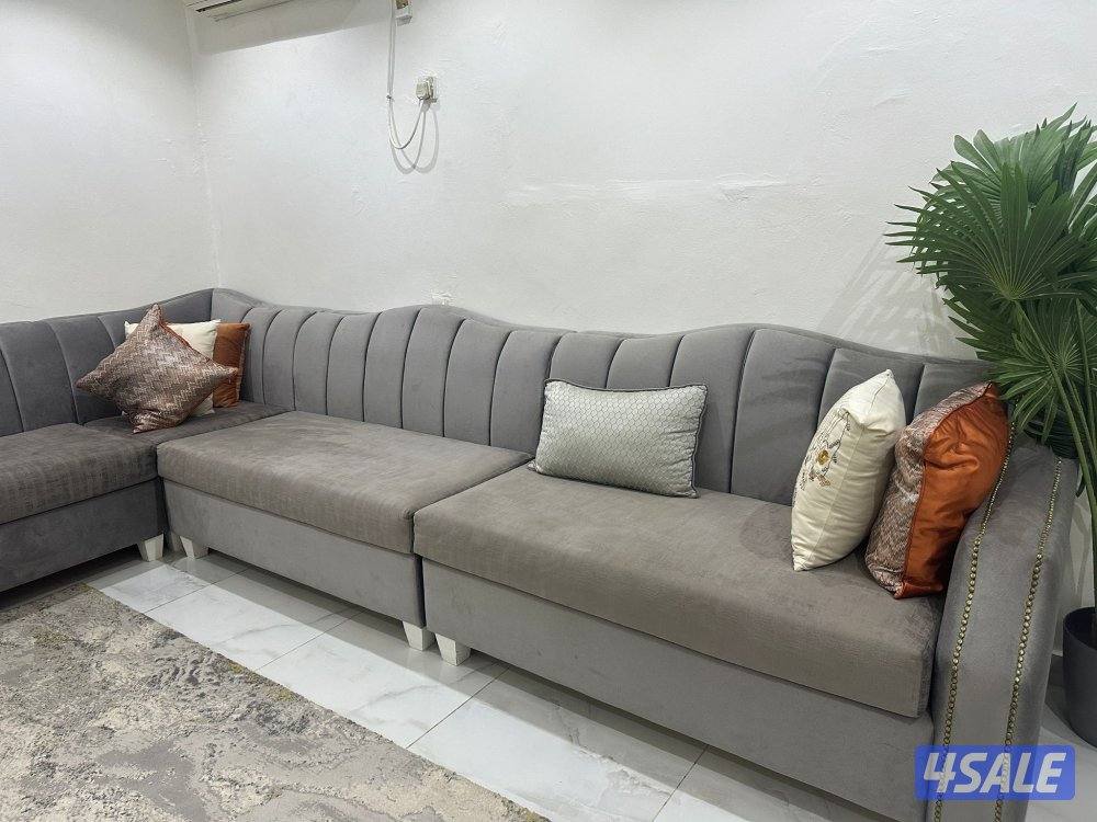 للبيع طقم كنب مع فرشه والطاولا1