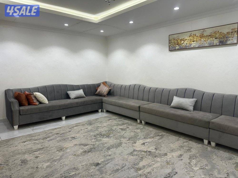 للبيع طقم كنب مع فرشه والطاولا2