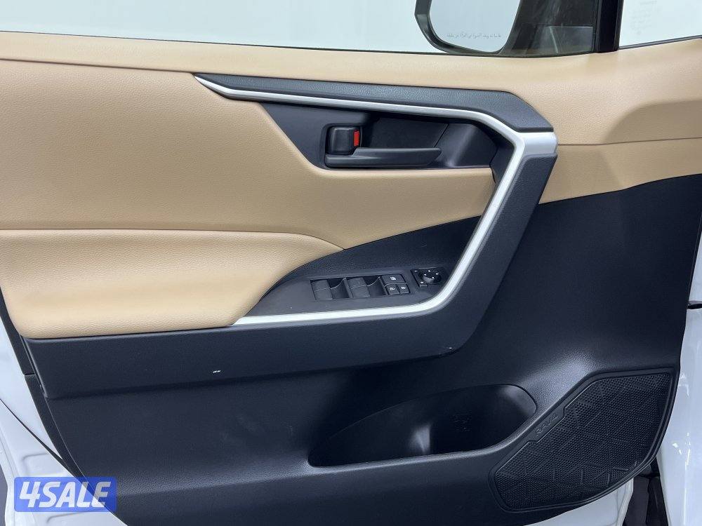 TOYOTA RAV401 4X2 STANDARD OPTION10