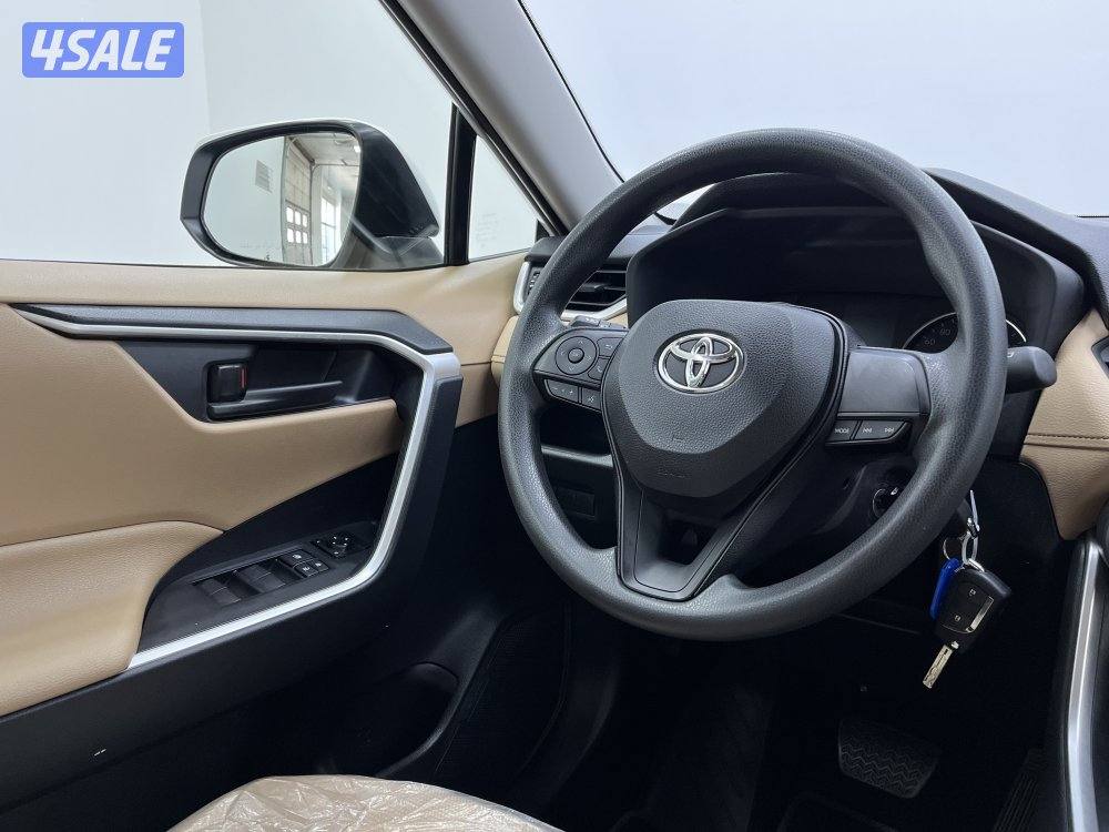 TOYOTA RAV401 4X2 STANDARD OPTION12