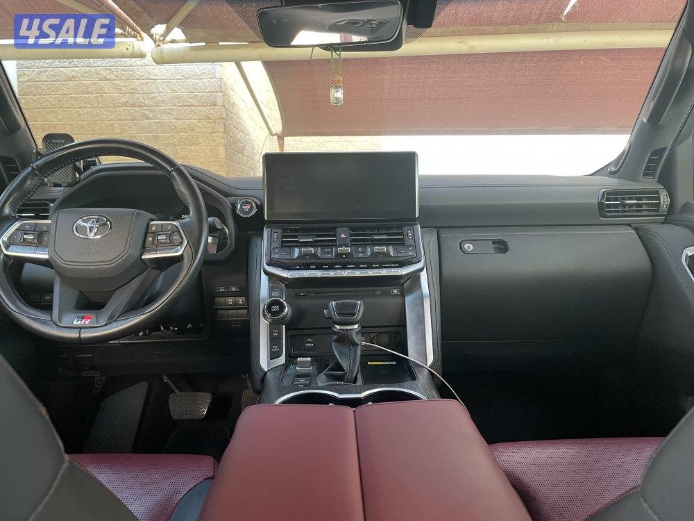 لاندكروزر GR بانزين وارد الساير صبغ الوكالة شرط الفحص1