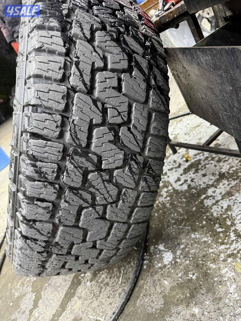 ربع حجري  بريلي pirelli  275/55/201
