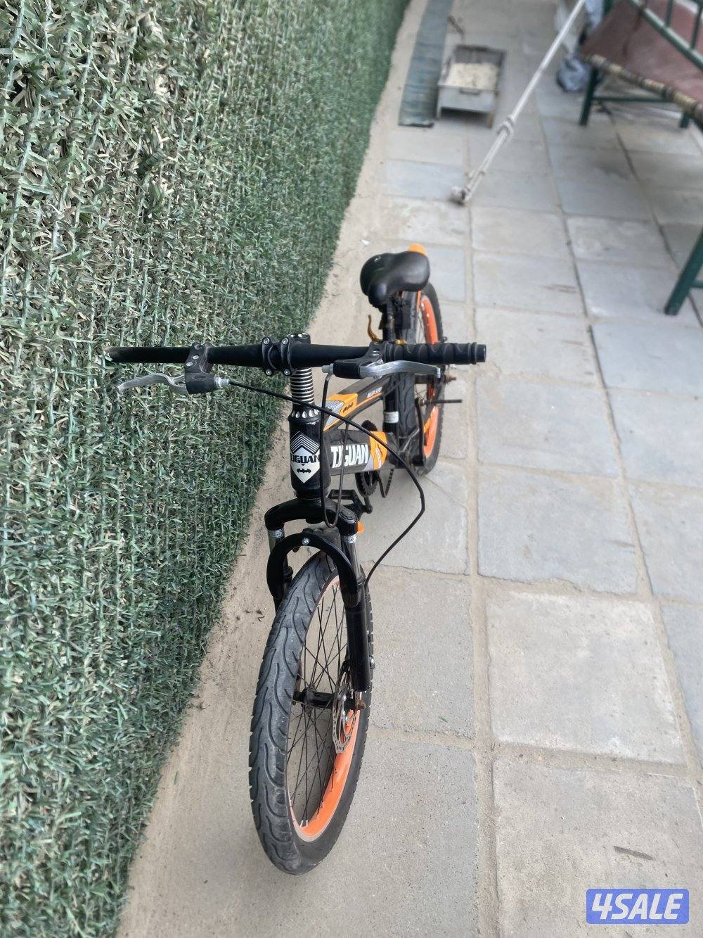 على السوم المشاكل واحده دواسه خربان  و صنقل بس2