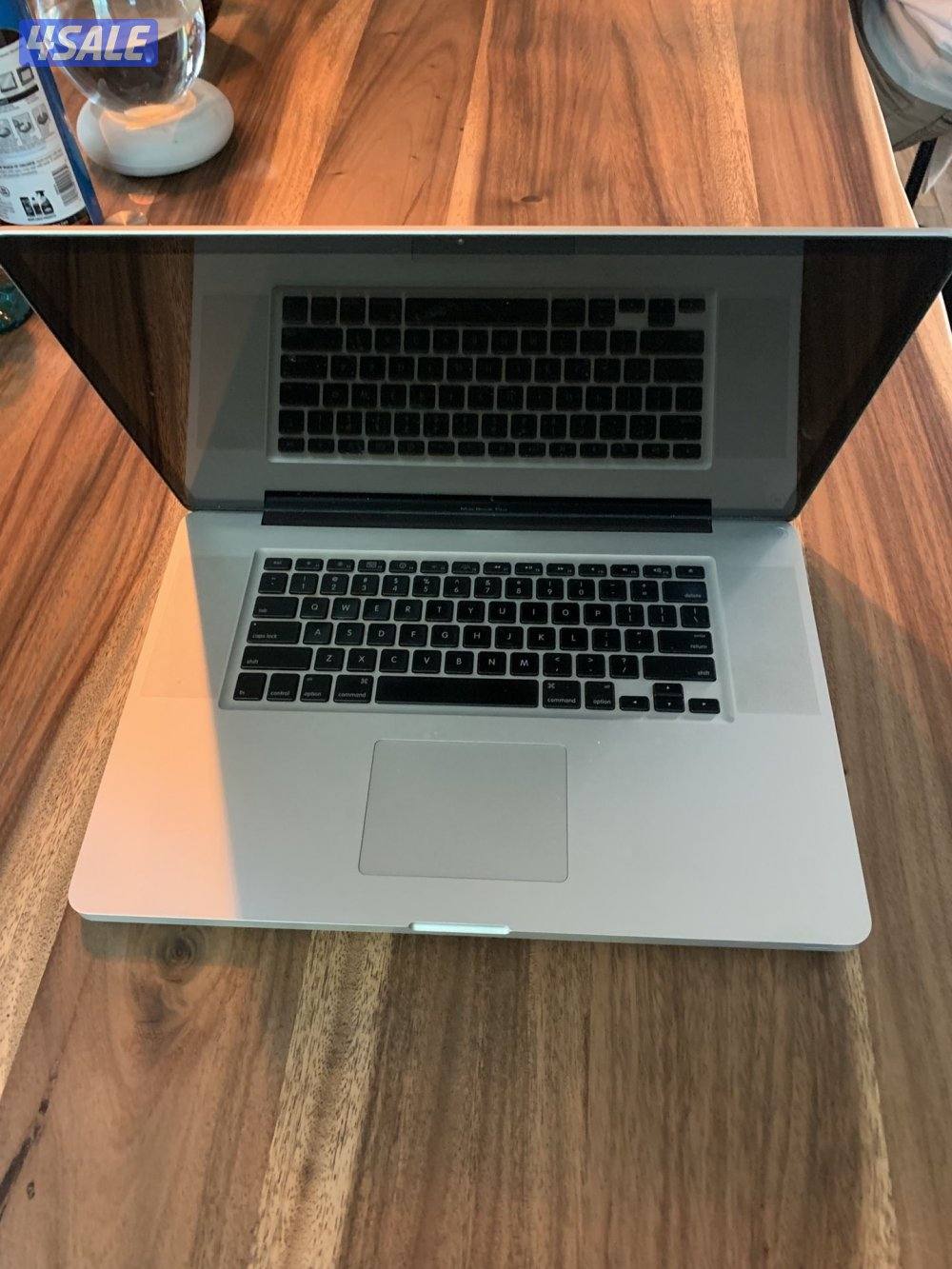 MACBOOK PRO 17 inch (End of November 2009)3
