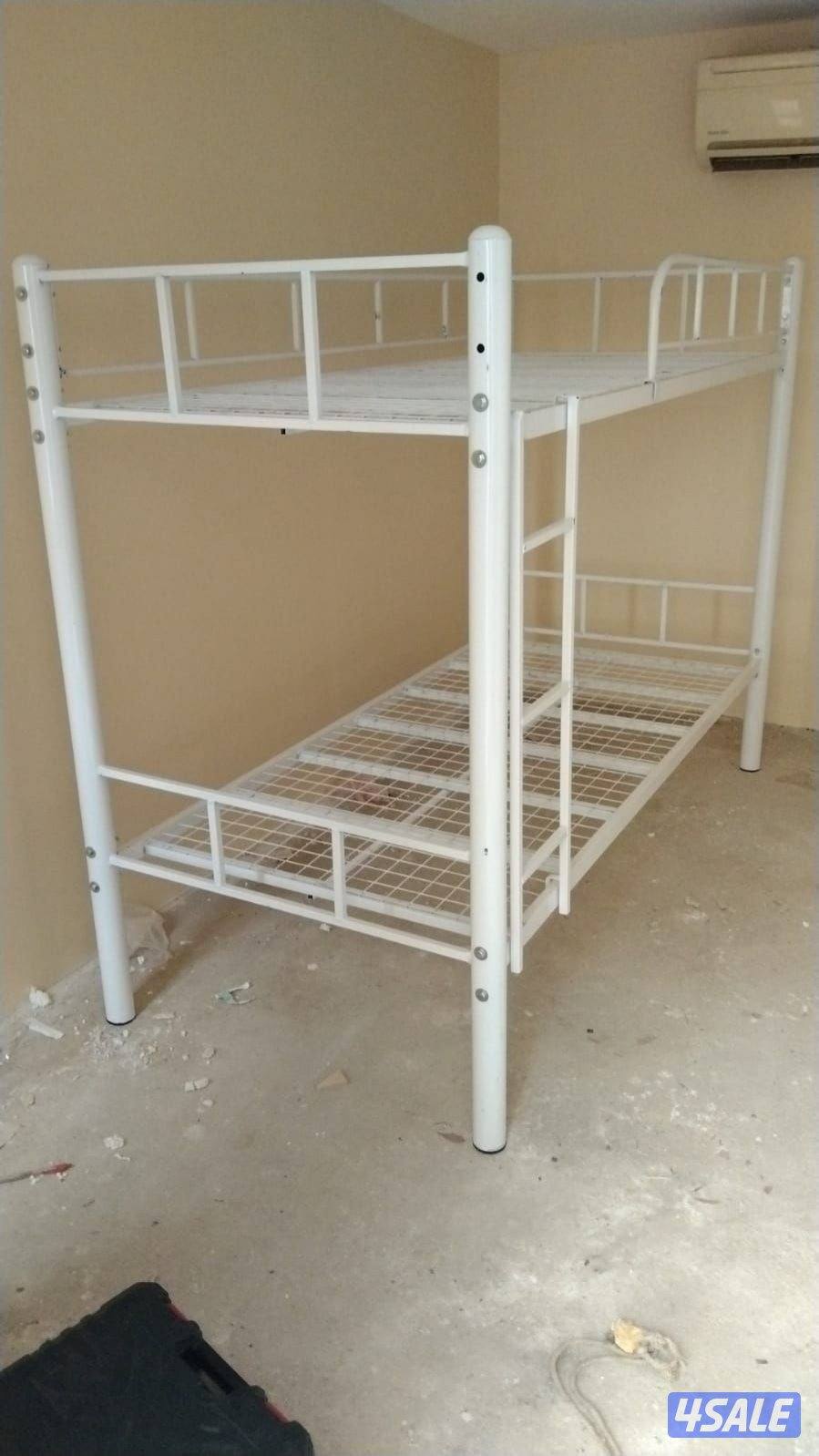 سرير حديد ومرتبه طبيه وبطانيه ومخده والملايات4