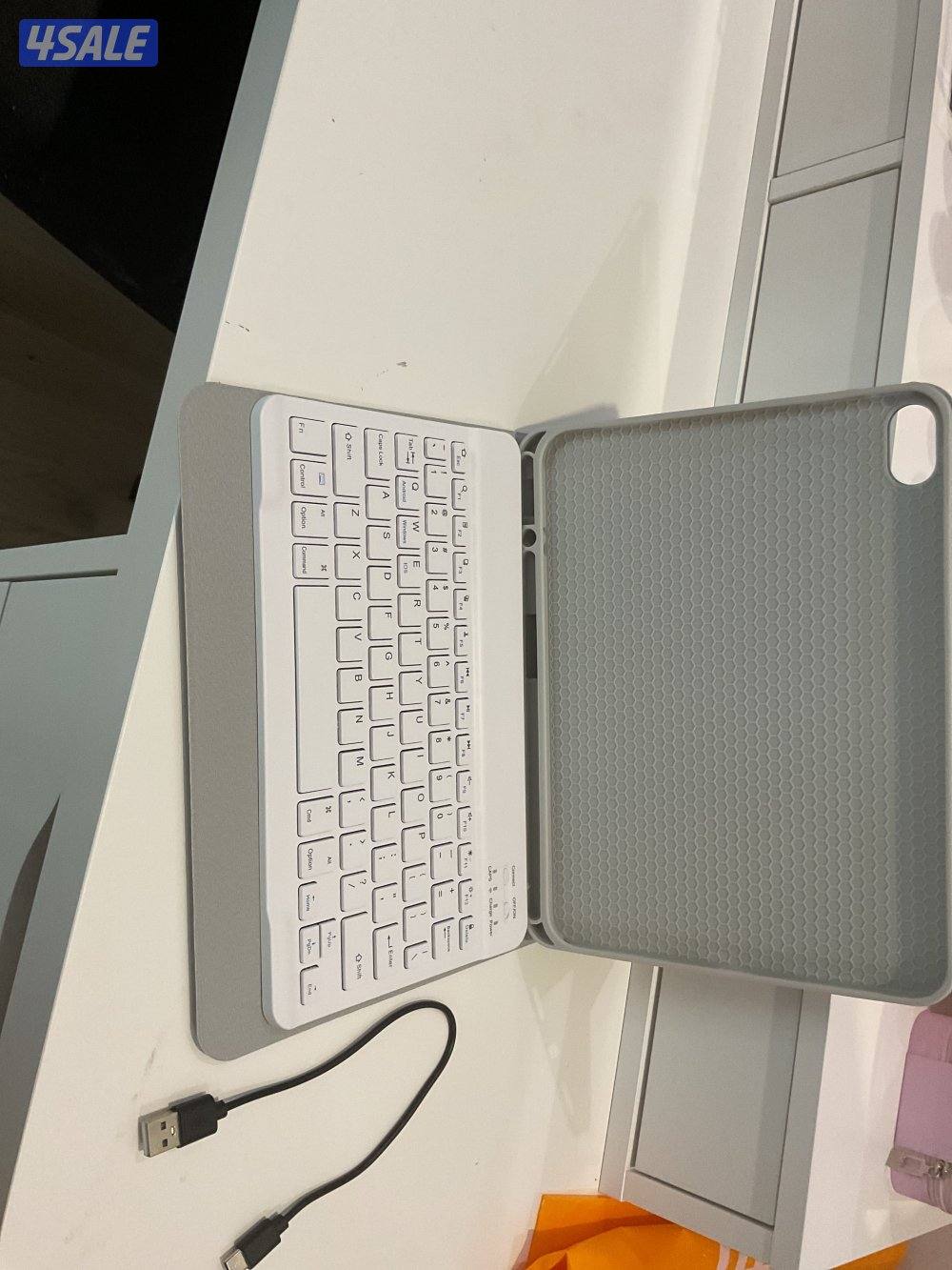 iPad gen 10 and 11 case with keyboard1