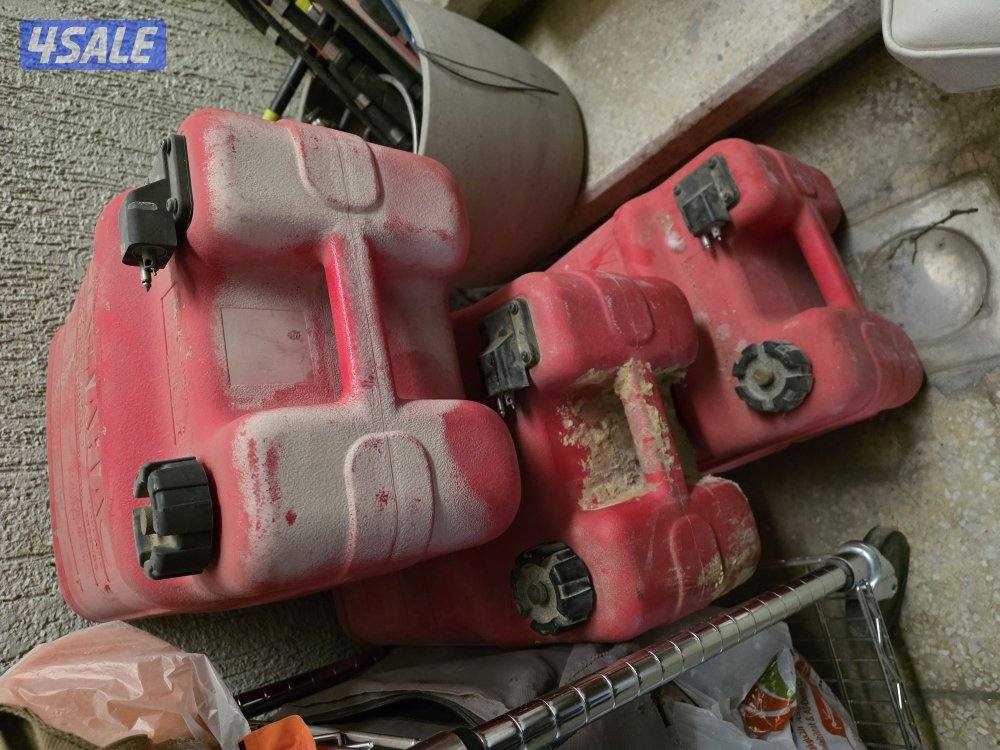 للبيع ٣ قلنات بانزين ياماها نظاف  ٢٥ لتر0