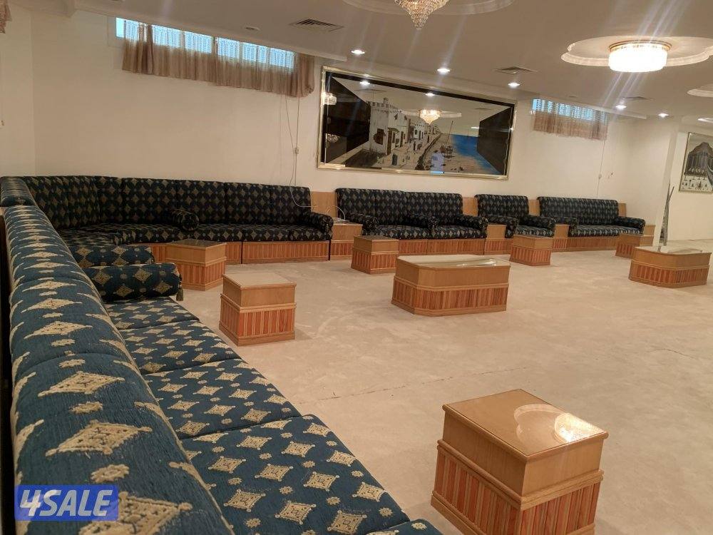 للبيع طقم ديوانية كامل بحالة ممتازة0