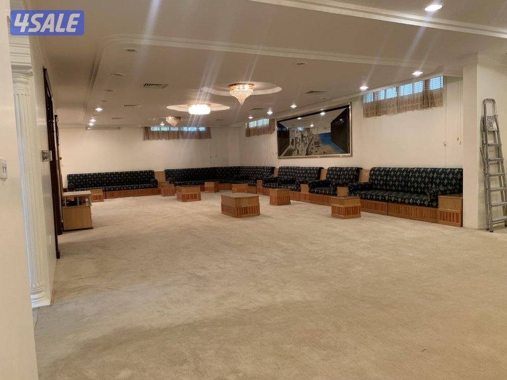 للبيع طقم ديوانية كامل بحالة ممتازة1