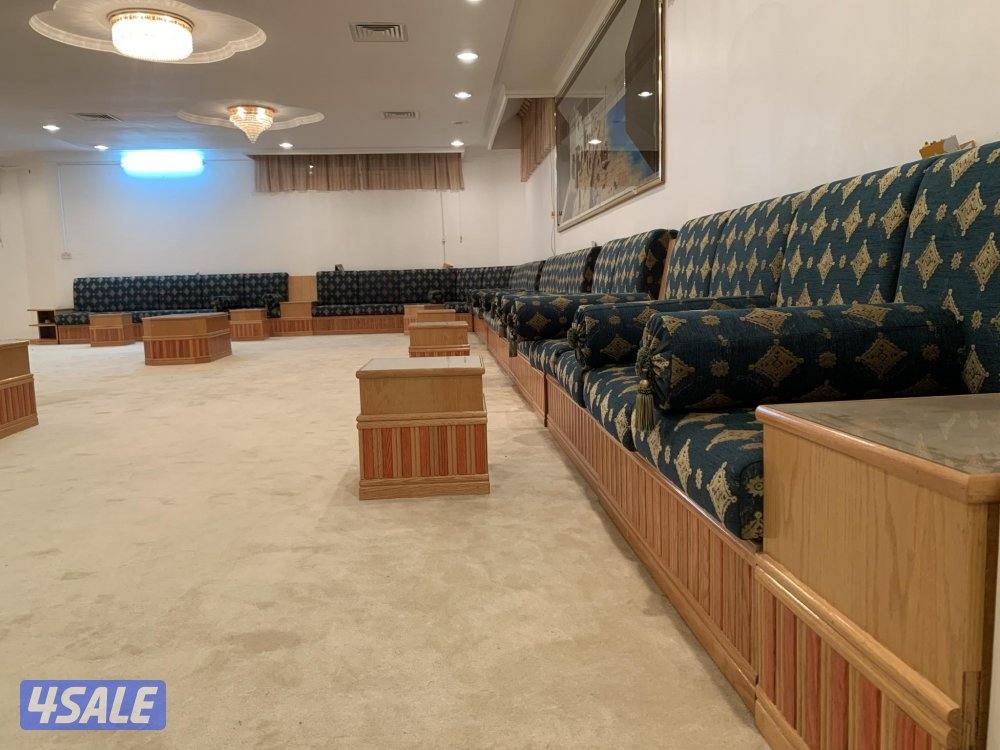 للبيع طقم ديوانية كامل بحالة ممتازة2