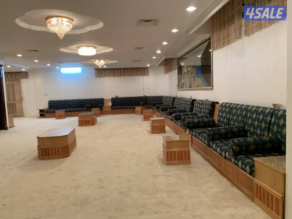 للبيع طقم ديوانية كامل بحالة ممتازة3