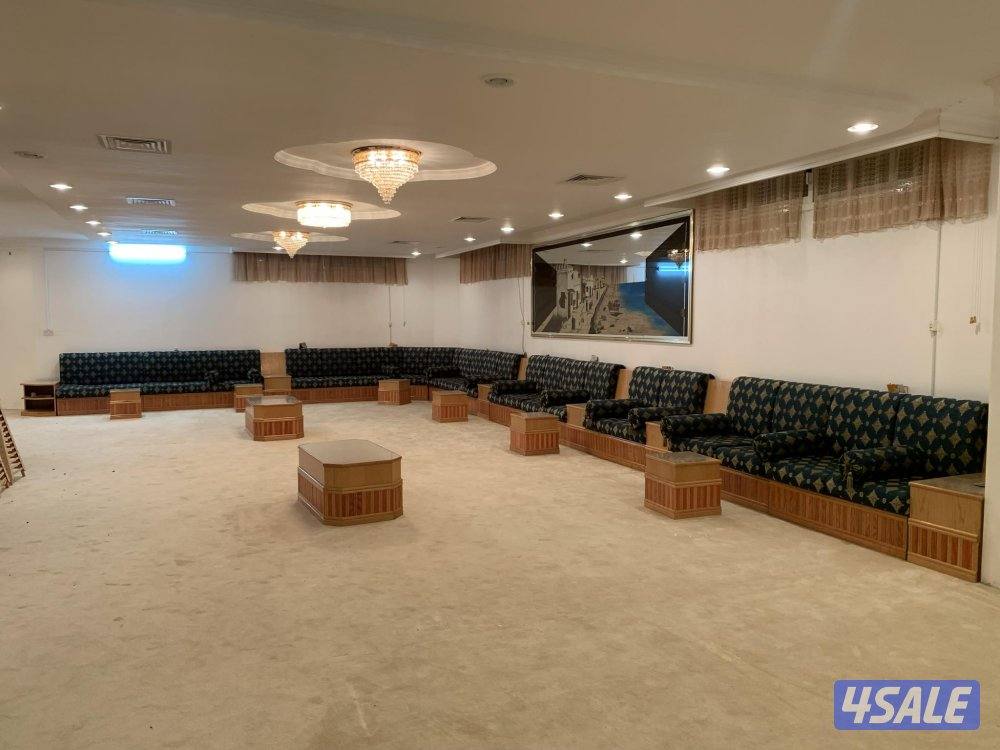 للبيع طقم ديوانية كامل بحالة ممتازة6