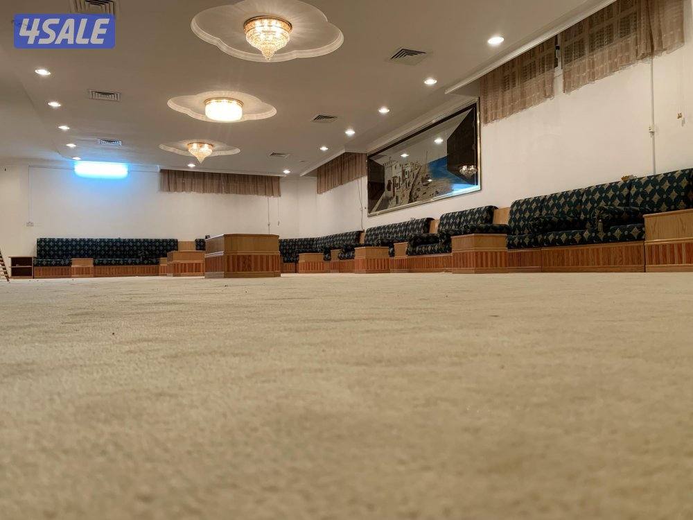 للبيع طقم ديوانية كامل بحالة ممتازة7