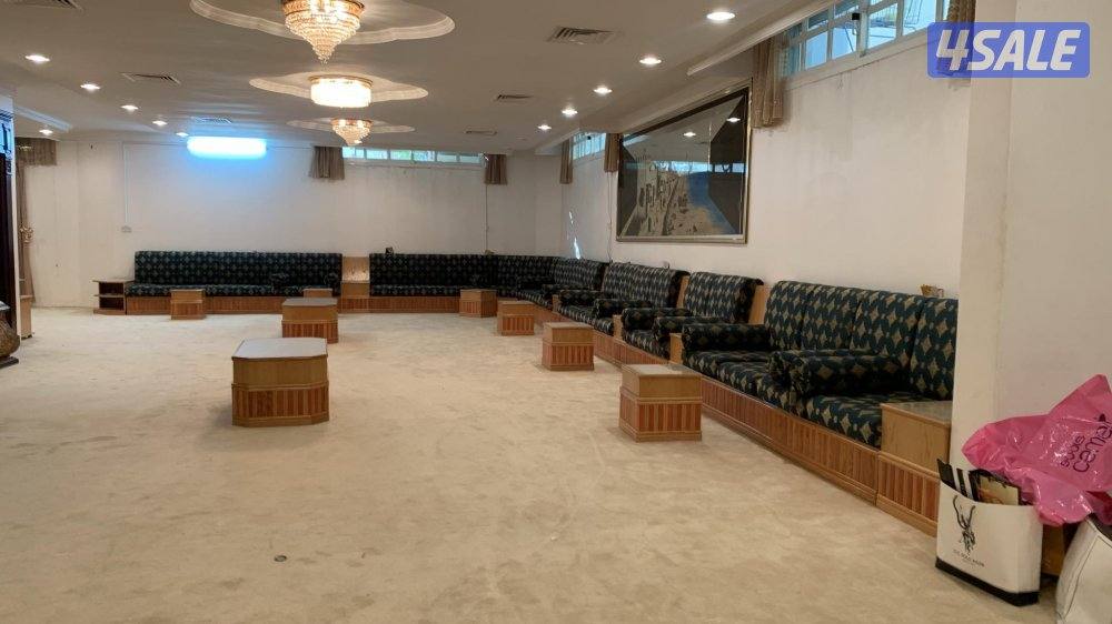 للبيع طقم ديوانية كامل بحالة ممتازة12