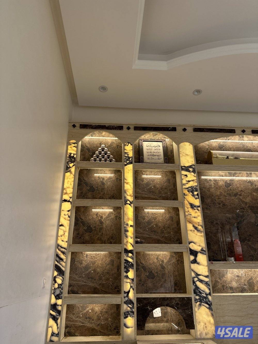 قسيمه دورين معى حوش كبير وديوان خارجي  ويوجد فديو واضح0