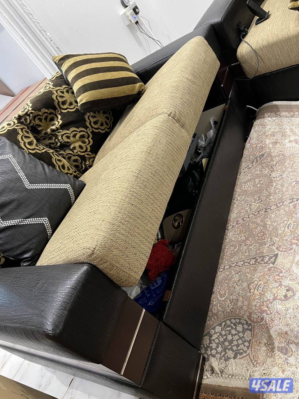 طقم جلوس وطقم طاولات وطاوله صغيره0