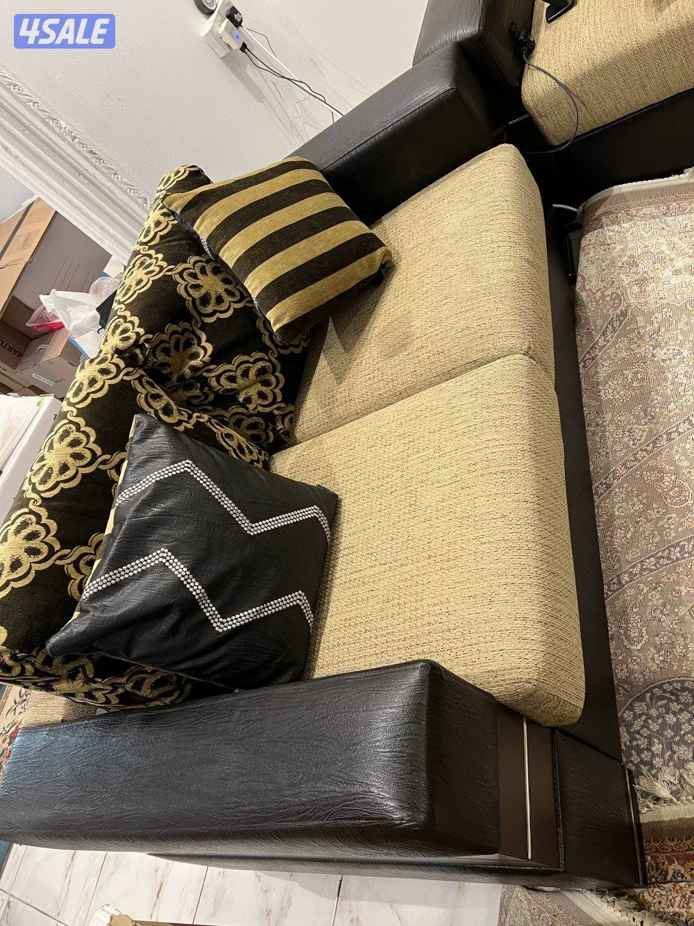 طقم جلوس وطقم طاولات وطاوله صغيره1