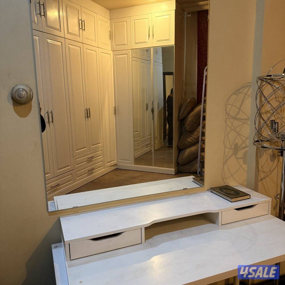 للبيع طاولات وكراسي0