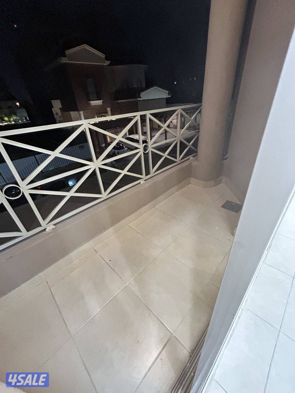 بالجابريه دور كبيييير مع بالكون مع غرفه ساواق٤غ وعوامله.0