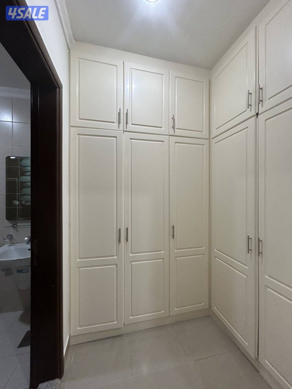 بالجابريه دور كبيييير مع بالكون مع غرفه ساواق٤غ وعوامله.4