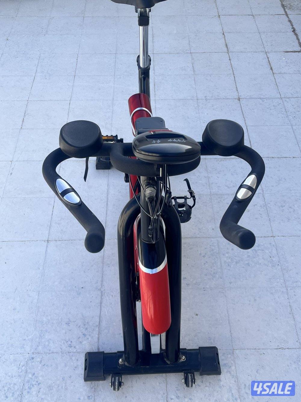دراجة ثابته نظيفه جداً استعمال خفيف2
