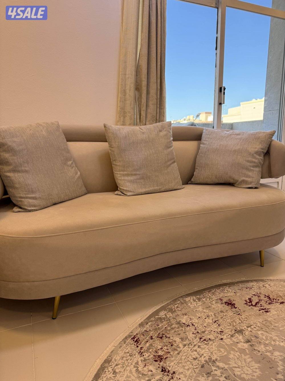 كنب أنيق 6 أشخاص بحالة ممتازة للبيع0