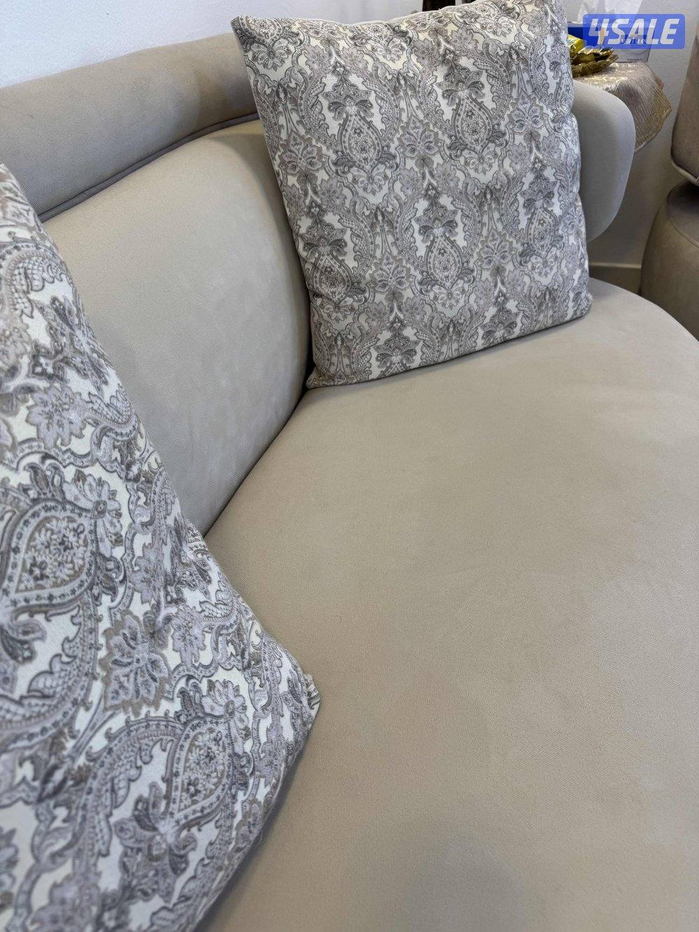 كنب أنيق 6 أشخاص بحالة ممتازة للبيع4