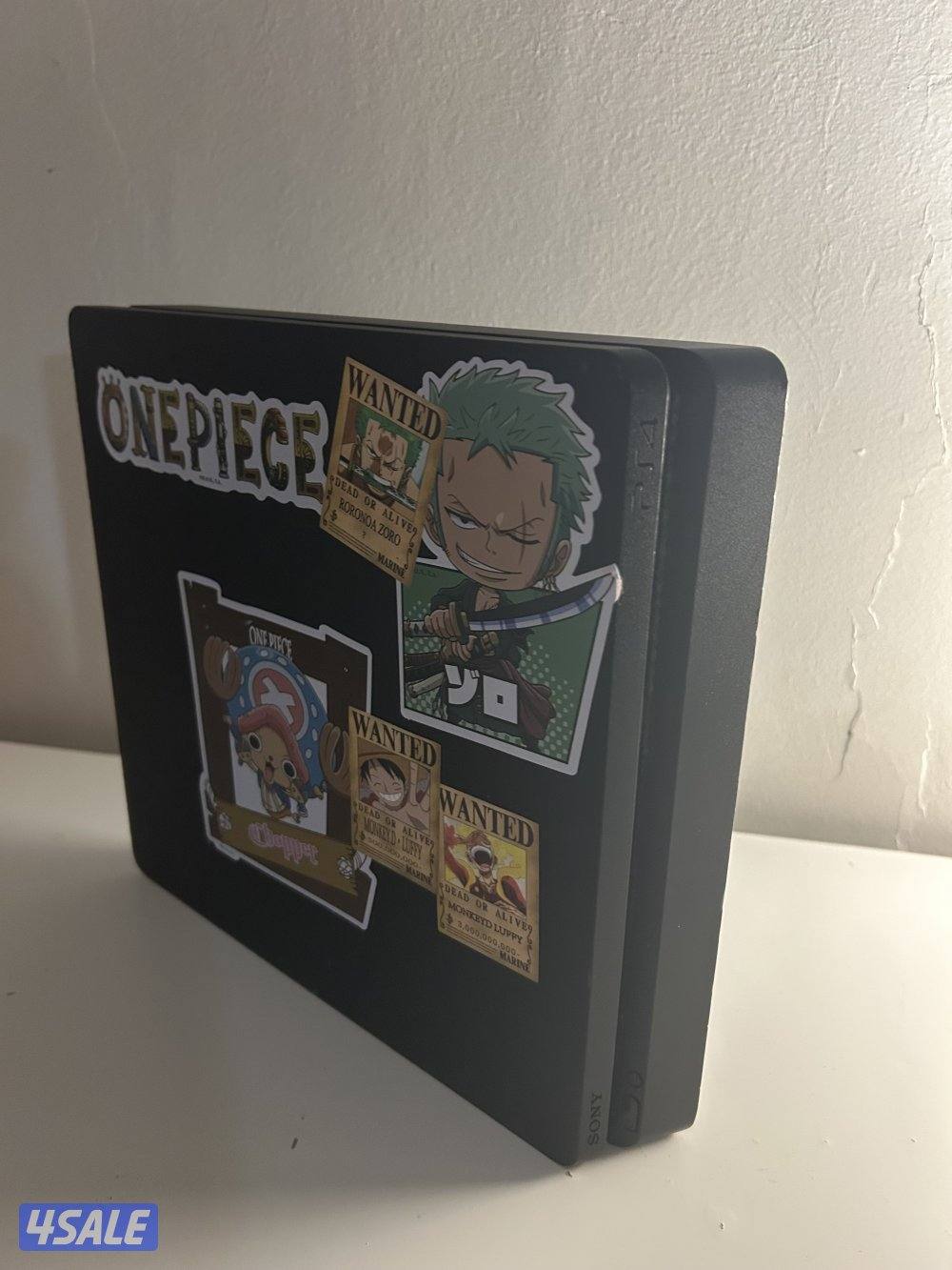 PS4 Slim مع يدتيين0