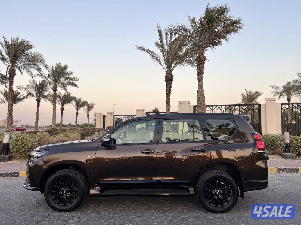 للبيع برادو VX 6 موديل 2021 بلاك اديشن8