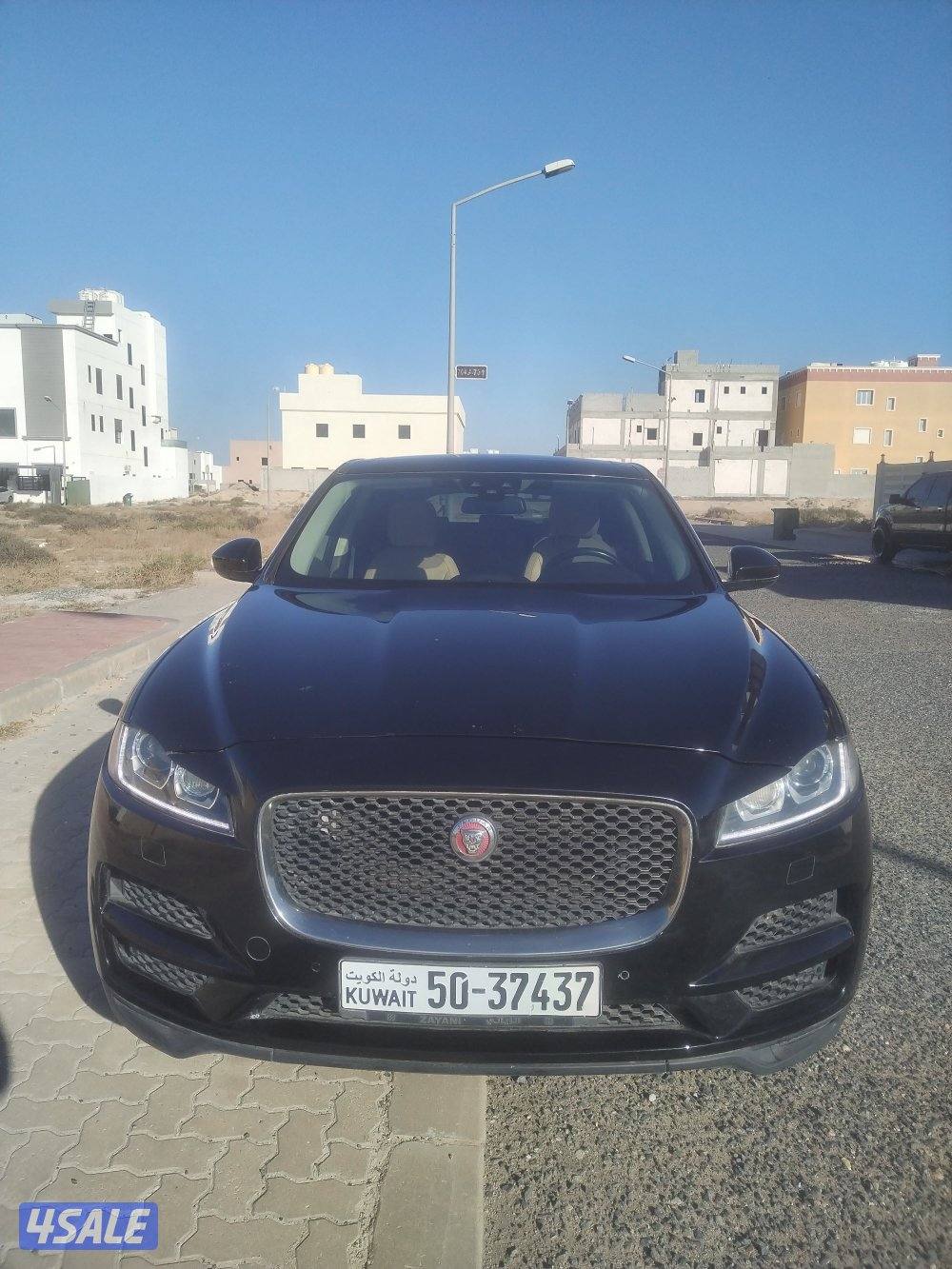 للبيع جاكوار F-Pace 25T كامل المواصفات ماشي 111 ألف0