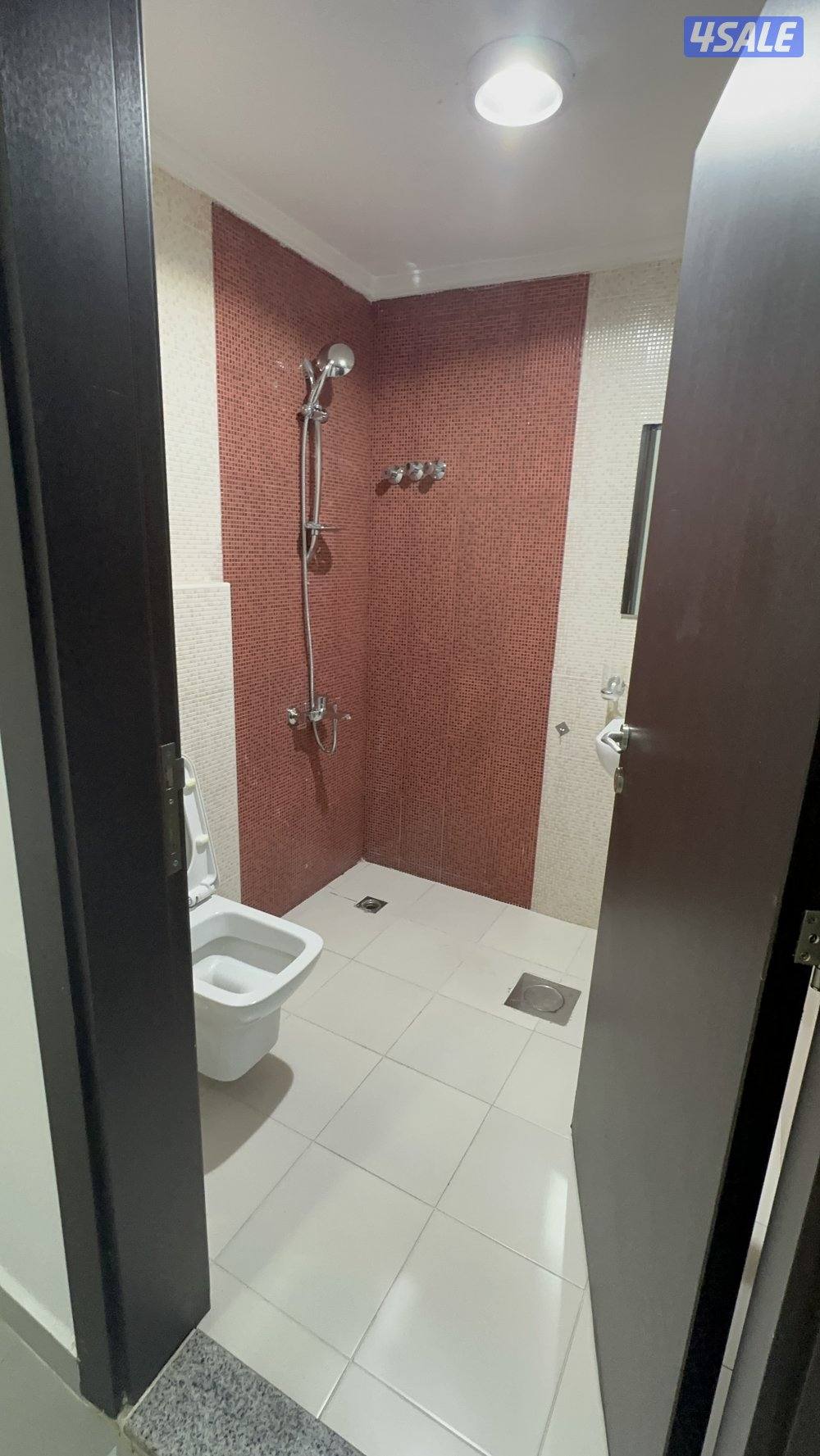 للايجار شقة بالعقيله مقابل الليوان مول3