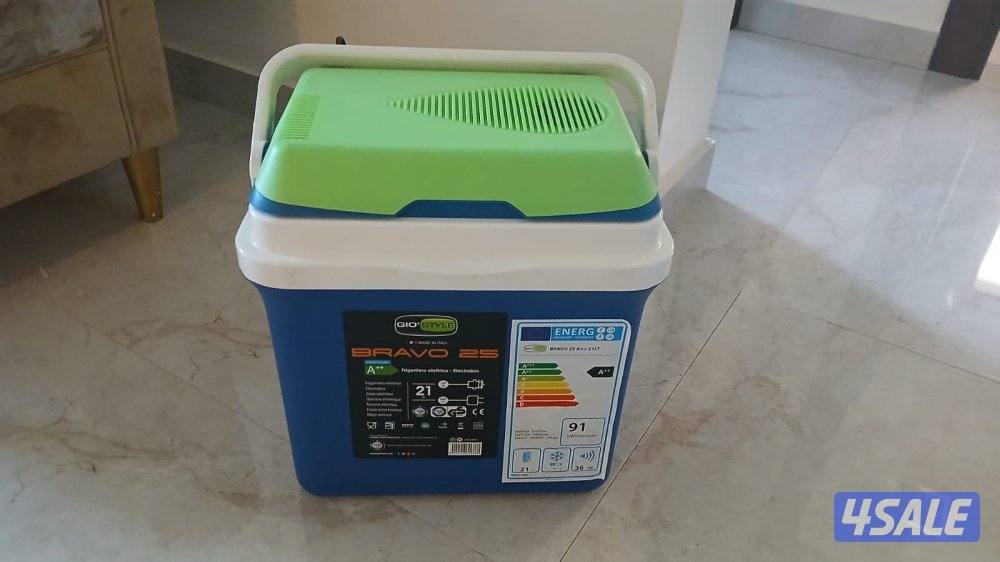 ثلاجه رحلات توصل بالسياره او البيت كهربا كالجديدة لم تستعمل الا مره0