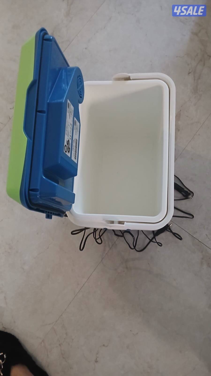 ثلاجه رحلات توصل بالسياره او البيت كهربا كالجديدة لم تستعمل الا مره2