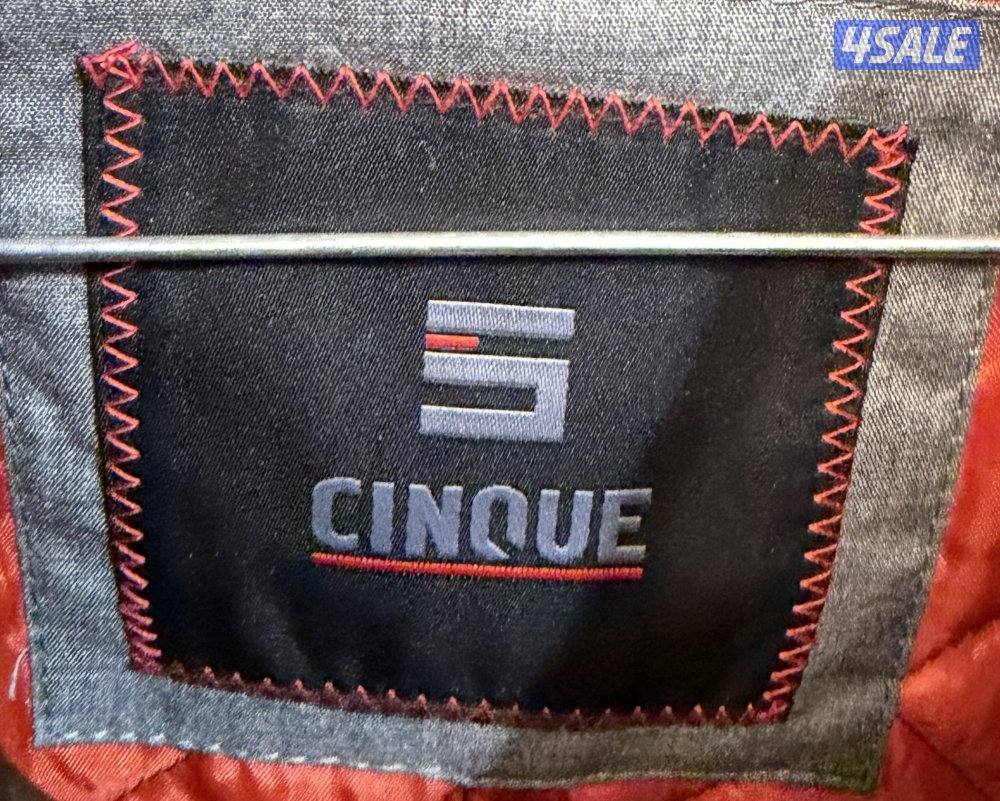 للبيع 3 جاكيتات مستعملين اقل من 5 مرات ونظاف5