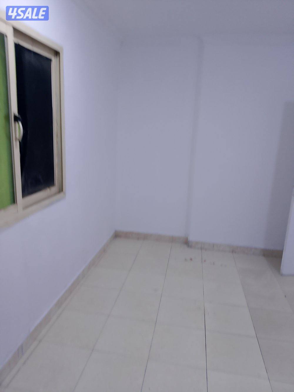 يوجد لدينا شقق غرفه وصاله ومطبخ وحمام تشطيب سوبر لوكس يوجد باركن السيا5