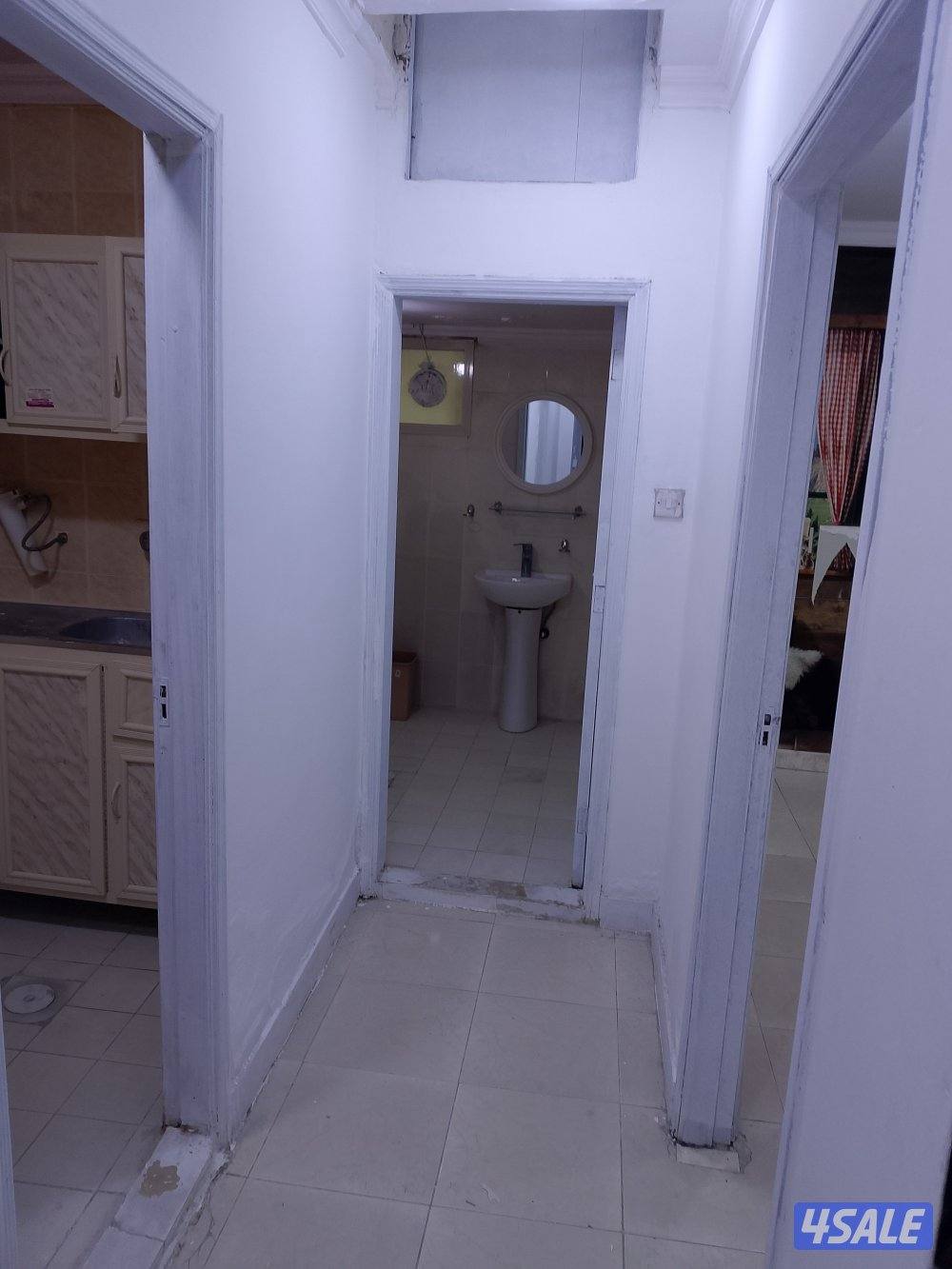 يوجد لدينا شقق غرفه وصاله ومطبخ وحمام تشطيب سوبر لوكس يوجد باركن السيا9