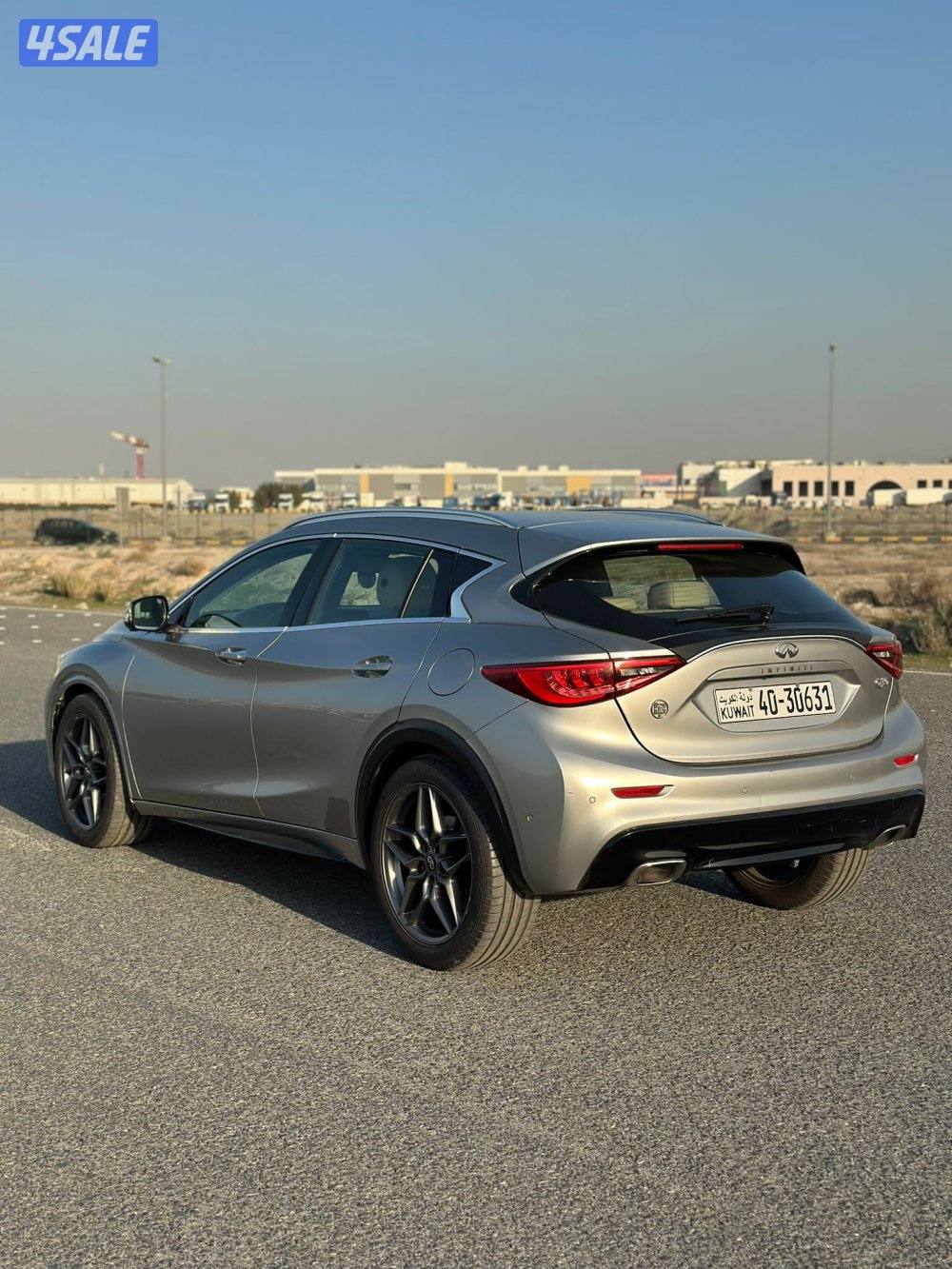 انفينيتي Q30 موديل 2017 لون سلفر كامل المواصفات بانوراما بحاله ممتازه2