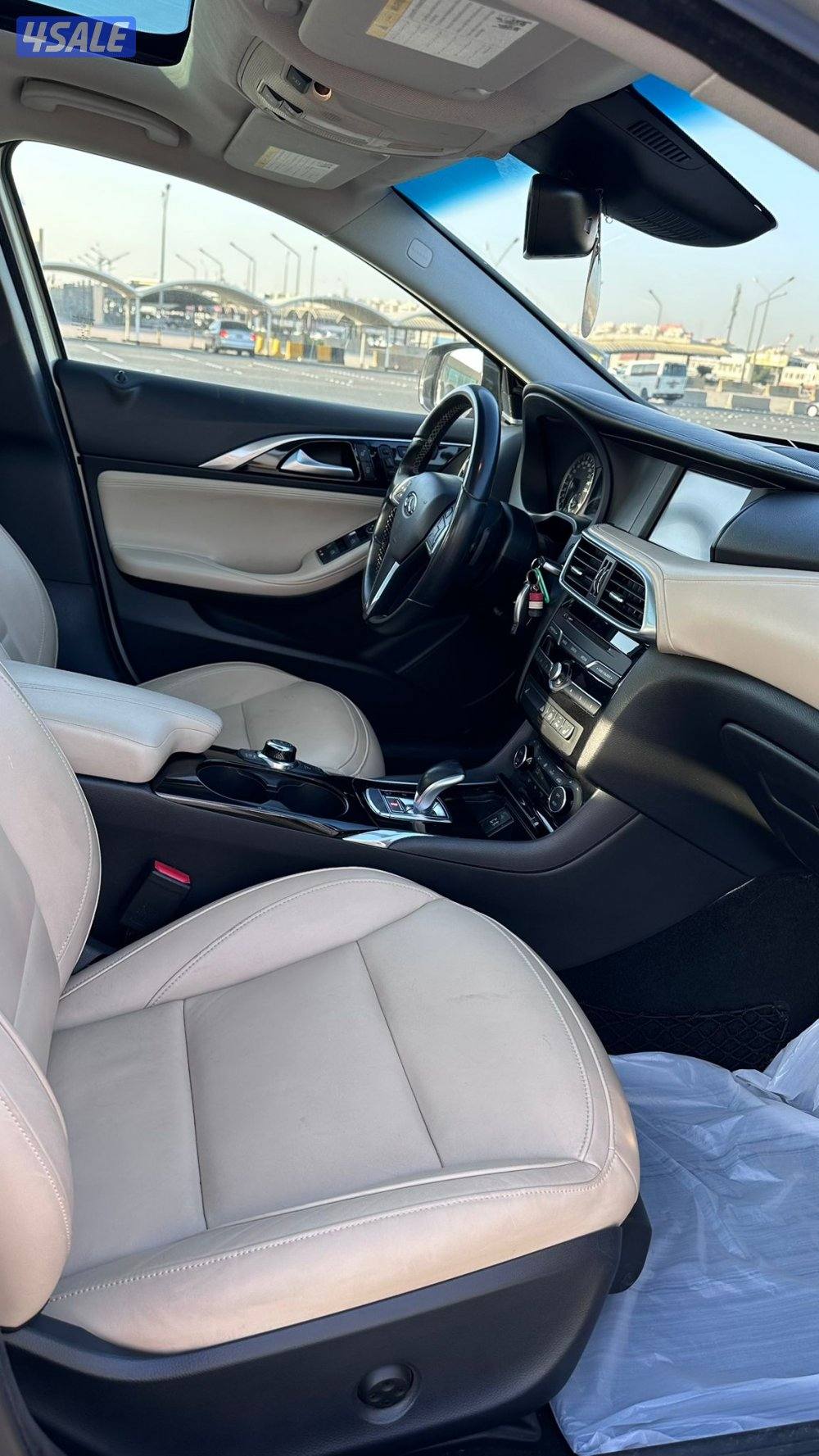 انفينيتي Q30 موديل 2017 لون سلفر كامل المواصفات بانوراما بحاله ممتازه6