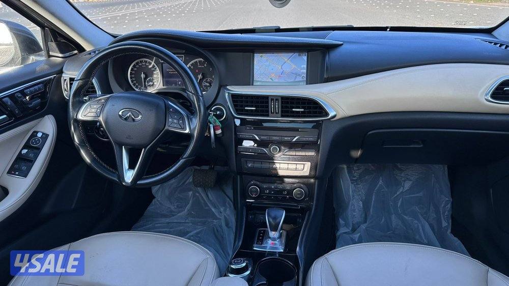 انفينيتي Q30 موديل 2017 لون سلفر كامل المواصفات بانوراما بحاله ممتازه7