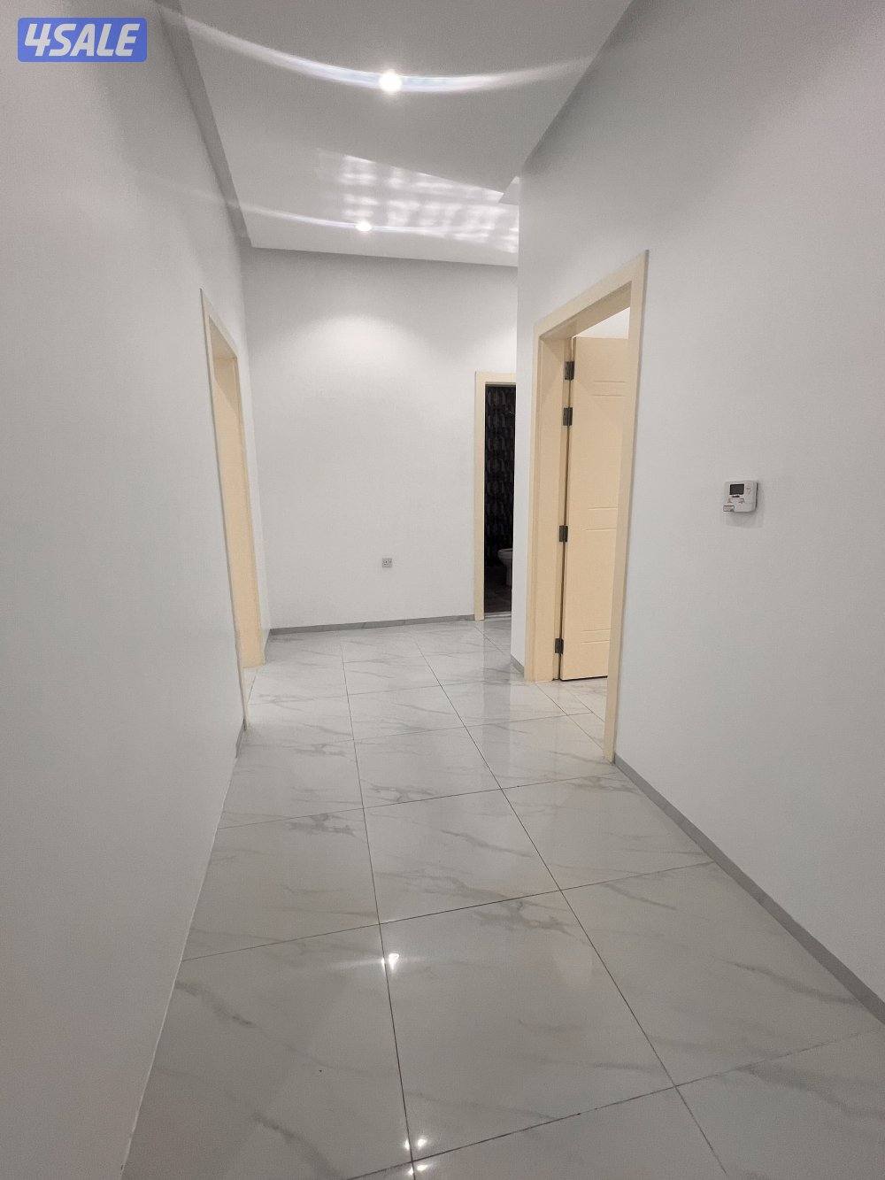 للايجار شقة راقيه كبيرة  عبارة عن اربع غرف ماستر7