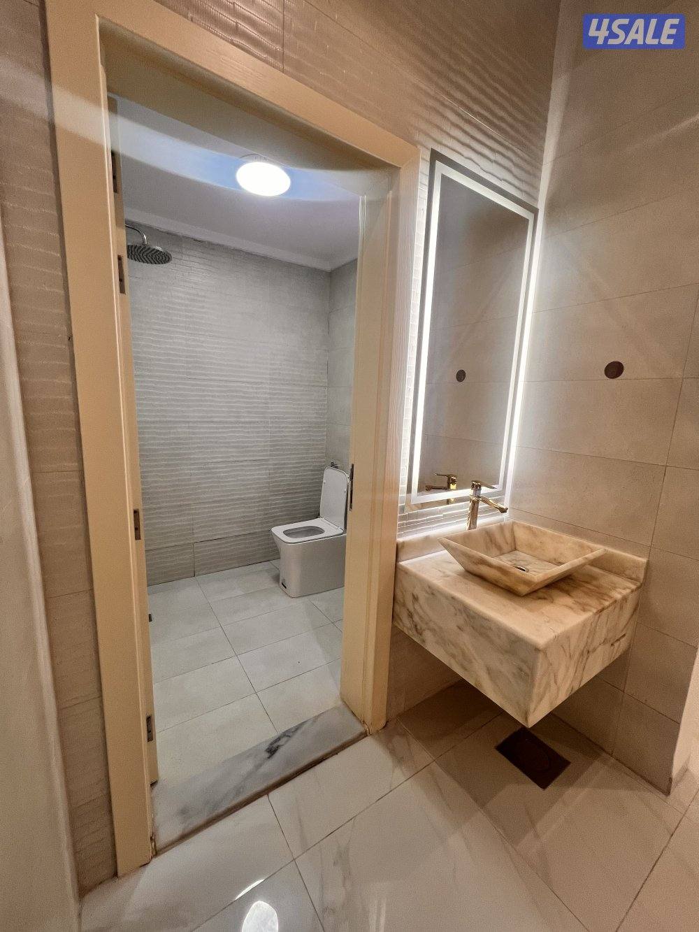 للايجار شقة راقيه كبيرة  عبارة عن اربع غرف ماستر9